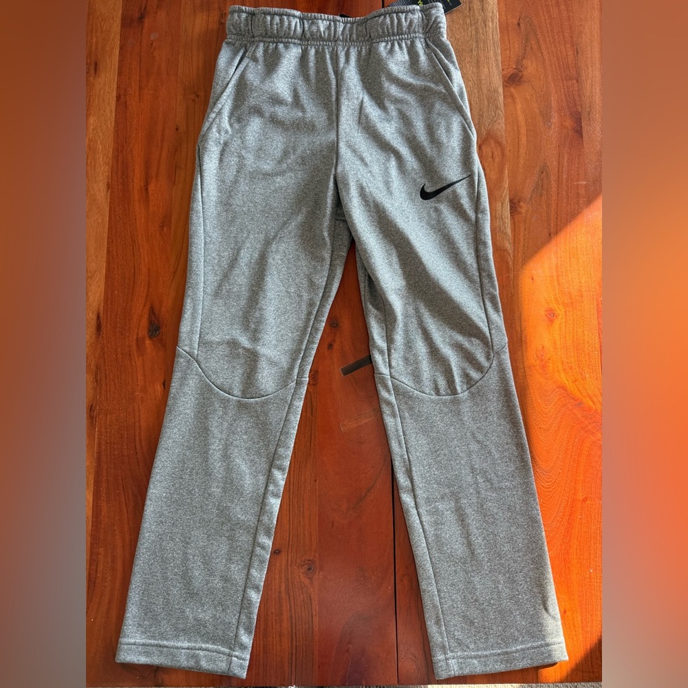 🦊 Nike Gray Dri-FIT Joggers with Black Accents 🦊
